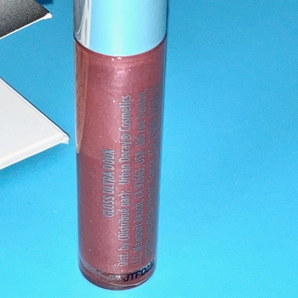 🎀 $9 - NAKED Urban Decay Hi-Fi Shine Ultra Cushion Lip Gloss Lipgloss Travel - Picture 12 of 12